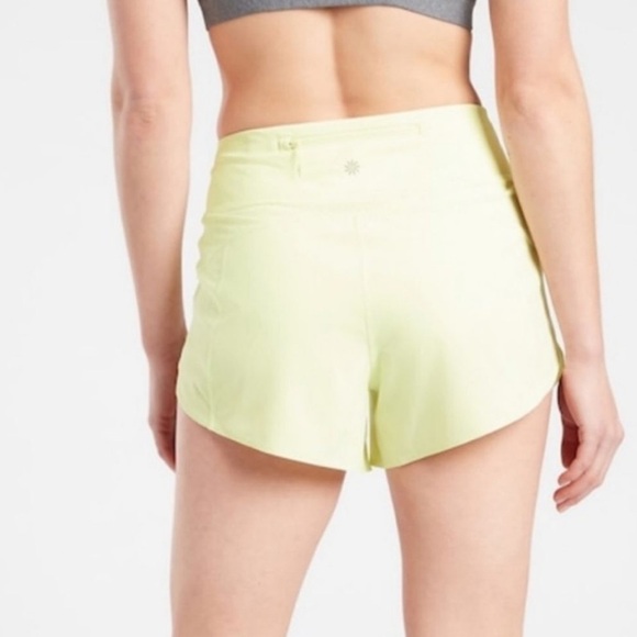 Athleta Run With It 3.5" Short Shorts Pale Yellow Green XL Stretch Pocket - Picture 3 of 16